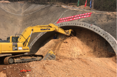 热烈祝贺玉楚高速TJ-4标旧寨隧道进口右洞顺利进洞！